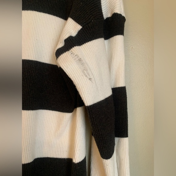 Mazik distressed holes sweater large stripes crew neck - Picture 4 of 10